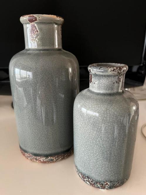 2 maten grijze vazen. Mooi met kunststof bloemen erin!, Huis en Inrichting, Woonaccessoires | Vazen, Zo goed als nieuw, Overige kleuren