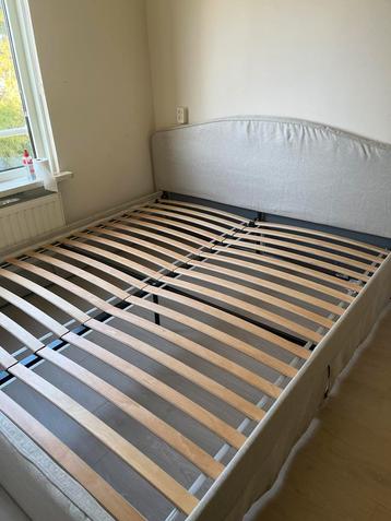 IKEA bed, helemaal nieuw en nooit gebruikt. 200*180