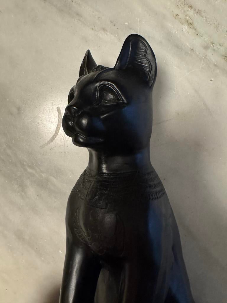 Oud Egyptisch Bastet Kattenbeeld - Zwart Hout + Messing Ring, Antiek en Kunst, Houtsnijwerk, Ophalen of Verzenden, Zoogdier, Hout