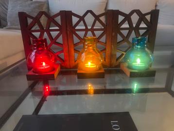 52 houten kaarshouders met gekleurde glaasjes - horeca beschikbaar voor biedingen