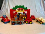 Duplo garage met reparatiebrug en vele autos, Kinderen en Baby's, Speelgoed | Duplo en Lego, Ophalen of Verzenden, Zo goed als nieuw