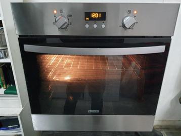 Top Zanussi RVS Inbouw Heteluchtoven werkt 100% beschikbaar voor biedingen
