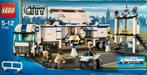 Lego City 7743 politietrailer met politiestation, Kinderen en Baby's, Speelgoed | Duplo en Lego, Ophalen of Verzenden, Zo goed als nieuw