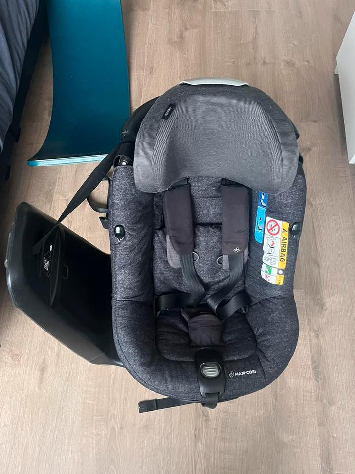 Zeer nette maxicosi axissfix i-size met twee hoezen, Kinderen en Baby's, Autostoeltjes, Gebruikt, Maxi-Cosi, 15 t/m 36 kg, Isofix