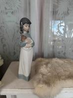 Lladro meisje met hond 1993 puntgaaf, Ophalen, Zo goed als nieuw, Mens