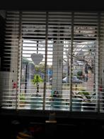 Witte houten jaloezieën, 2 stuks, Ophalen, Gebruikt, 100 tot 150 cm, Wit