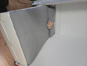 Bedframe en matras als nieuwe 140x200 beschikbaar voor biedingen