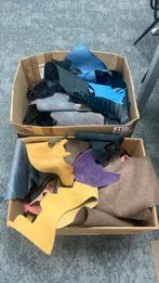 Grote stukken leer diverse kleuren 1 euro per voet, Ophalen of Verzenden, Zo goed als nieuw, Leer of Kunstleer, 30 tot 120 cm
