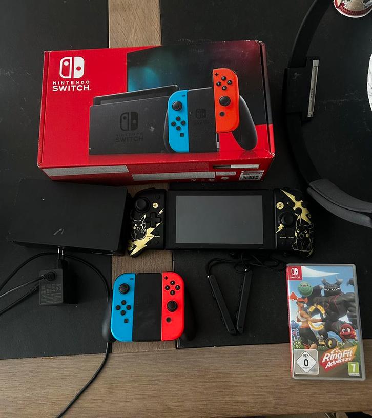 Nintendo Switch + Ringfit adventure, Spelcomputers en Games, Spelcomputers | Nintendo Switch, Gebruikt, Switch 2019 Upgrade, Met 2 controllers