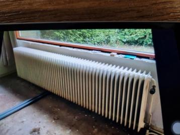 vintage radiator 240x18x60 en 175x18x60 muurbeugels 25 cm  beschikbaar voor biedingen