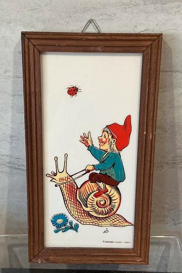 Vintage Tegeltje van Bucado Solingen, Kabouter op een Slak. beschikbaar voor biedingen