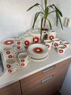 Vintage Portugees Servies met Zonnepatroon, Huis en Inrichting, Keuken | Servies, Ophalen, Gebruikt, Overige stijlen, Aardewerk