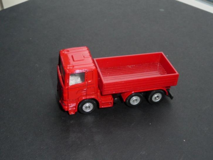 2 AUTOS SIKU , VW 1303 LS en siku vrachtwagen open, Hobby en Vrije tijd, Modelauto's | 1:87, Zo goed als nieuw, Auto, SIKU, Verzenden