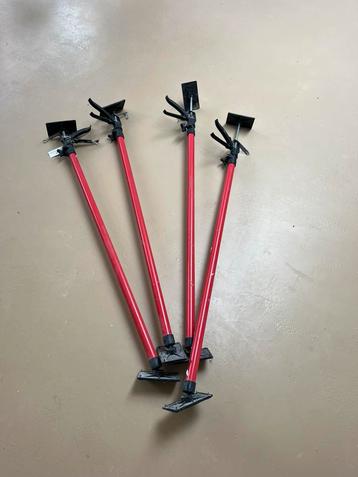 4 stuks hand stud 320cm beschikbaar voor biedingen