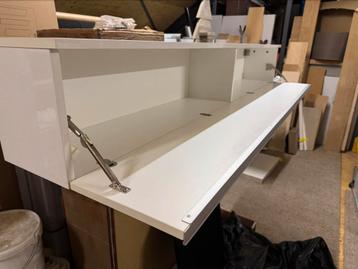 Ikea kastje aan de wand 27,5 hoog 25 diep 180cm lang beschikbaar voor biedingen