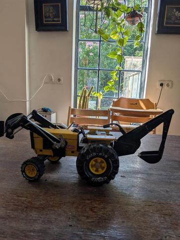 Tonka traktor met graafmachine beschikbaar voor biedingen