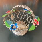 Vintage ijzeren gevlochten fruit bruidsmandje met bloemetjes, Ophalen of Verzenden, Gebruikt