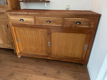 Teakhouten dressoir beschikbaar voor biedingen