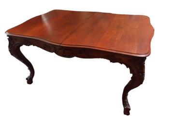 grote Luikse tafel met prachtig beeldhouwwerk beschikbaar voor biedingen