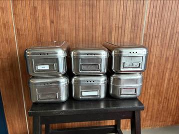 Vintage RVS lunchbox beschikbaar voor biedingen