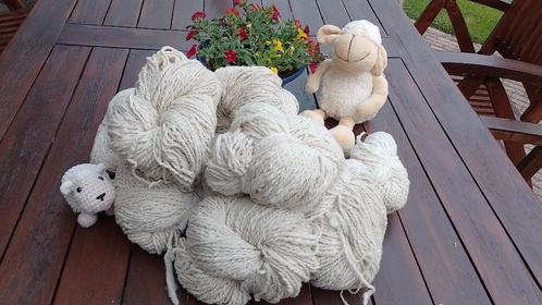 Merino wol handgesponnen crème 1,495kg, Hobby en Vrije tijd, Breien en Haken, Nieuw, Breien of Haken, Wol of Garen, Ophalen of Verzenden