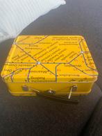 Voor de trein fanaat - blik met stations, Verzamelen, Blikken, Ophalen, Zo goed als nieuw, Overige