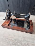 Antieke Simplex naaimachine, Ophalen