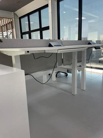 4 bureau-units in hoogte verstelbaar inl. Kast, plantenbak  beschikbaar voor biedingen