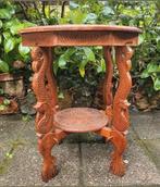 Indonesian Handcarved 1920s Coffee Table Ø 40 H 49 cm., Antiek en Kunst, Ophalen of Verzenden