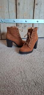 Bruine veterlaarsjes met hak - Maat 37, Kleding | Dames, Schoenen, Bruin, Primark, Lage of Enkellaarzen, Ophalen of Verzenden