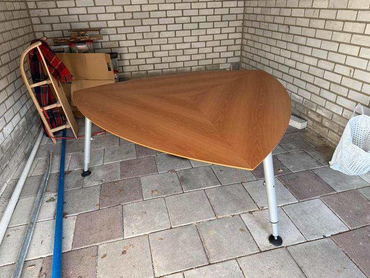 Te koop Kembo bureau - spreektafel, Huis en Inrichting, Bureaus, Gebruikt, In hoogte verstelbaar, Ophalen