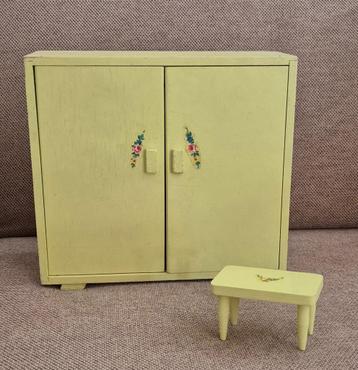 Houten poppen Kledingkast + Bankje (Vintage) beschikbaar voor biedingen