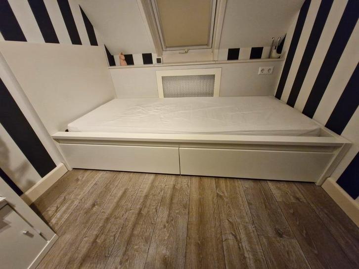 Bed malm ikea, Huis en Inrichting, Slaapkamer | Bedden, Zo goed als nieuw, Eenpersoons, 90 cm, 200 cm, Hout, Wit, Ophalen