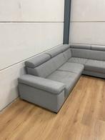 Mooie luxe lichtgrijze hoekbank met hoofdsteunen - GEREINIGD, Huis en Inrichting, Ophalen, Zo goed als nieuw, Vierpersoons of meer