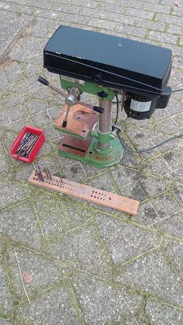 5 speed Drill Press kolomboormachine, krik, oliezuiger.  beschikbaar voor biedingen