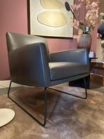 Tumbler Fauteuil Showroommodel – Loxton Leder, Nieuw, Ophalen of Verzenden, Fauteuil stoel design on stock, Leer