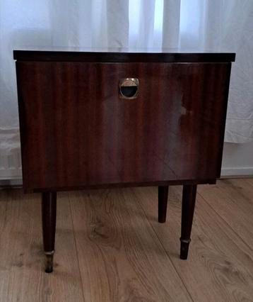 

2 vintage nachtkastjes mid century palissander i.g.s. beschikbaar voor biedingen