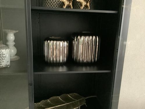Mooie zilveren zilver kleur vaas vazen pot potten vierkant, Huis en Inrichting, Woonaccessoires | Vazen, Zo goed als nieuw, Minder dan 50 cm