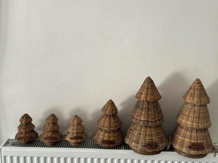 6 riviera Maison rattan kerstbomen rattan, Diversen, Kerst, Zo goed als nieuw, Ophalen
