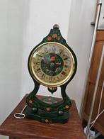 Brocante klok Nufa Nufaulanger groen antiek handgesschiderd, Antiek en Kunst, Antiek | Klokken, Ophalen of Verzenden