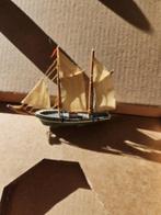 Prachtig heel klein miniatuur zeilscheepje van het merk Bokm, Hobby en Vrije tijd, Modelbouw | Boten en Schepen, Ophalen of Verzenden