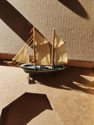 Prachtig heel klein miniatuur zeilscheepje van het merk Bokm beschikbaar voor biedingen