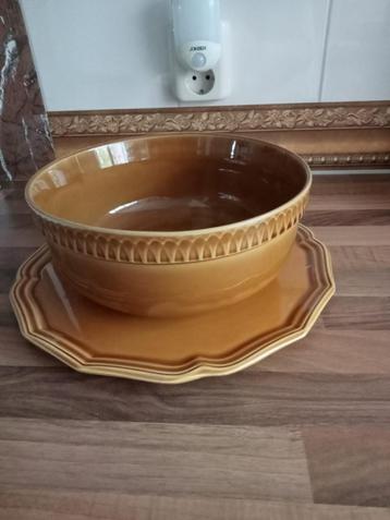 Vintage geglazuurde set van kom en bord beschikbaar voor biedingen