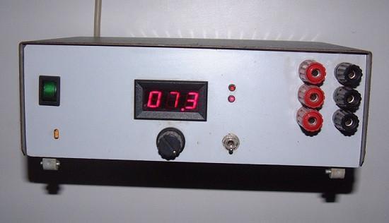 Voeding Regelbaar Van 7,3 Volt T/M 15 Volt met Display, Hobby en Vrije tijd, Elektronica-componenten, Gebruikt, Ophalen of Verzenden