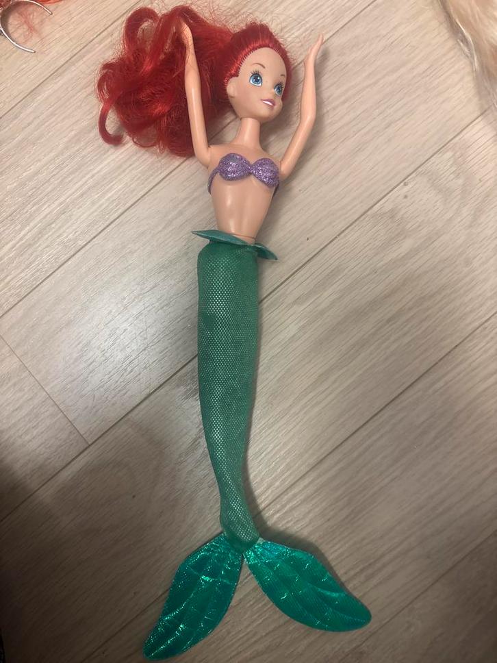 Simba Ariel de kleine zeemeermin pop, Kinderen en Baby's, Speelgoed | Poppen, Gebruikt, Overige typen, Ophalen of Verzenden