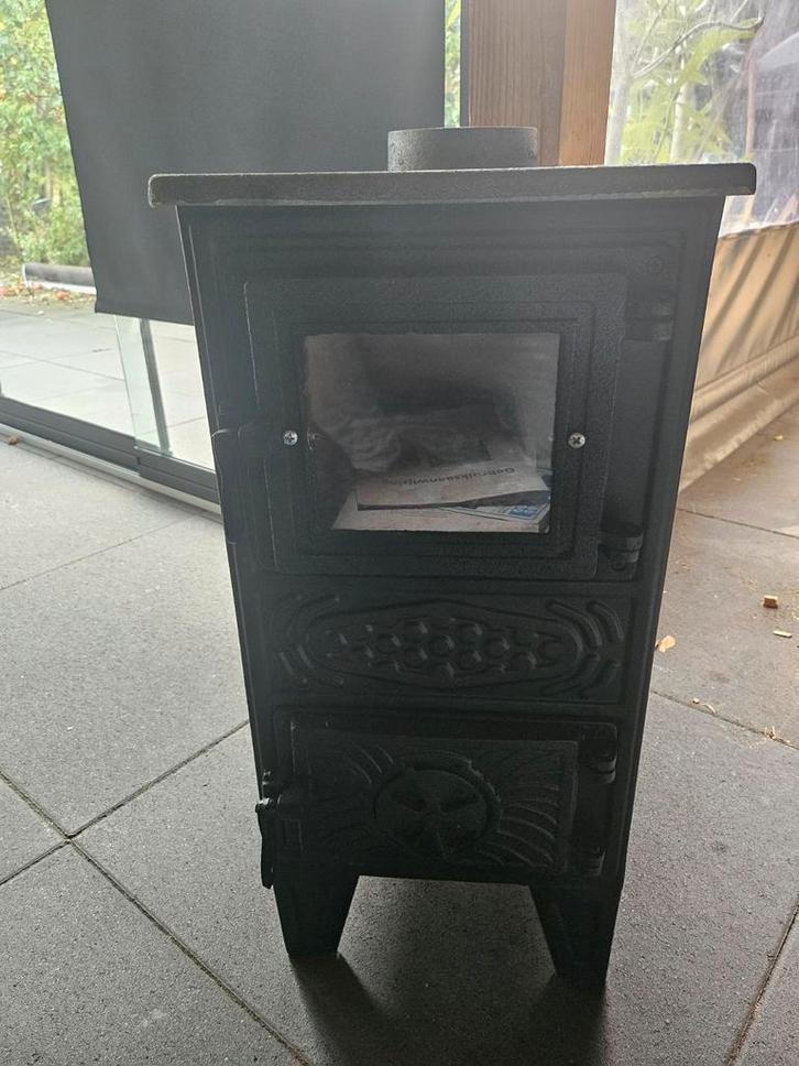 Nieuwe supergave houtkachel met kook/warmhoudplaat, Huis en Inrichting, Kachels, Nieuw, Houtkachel, Hout, Ophalen of Verzenden