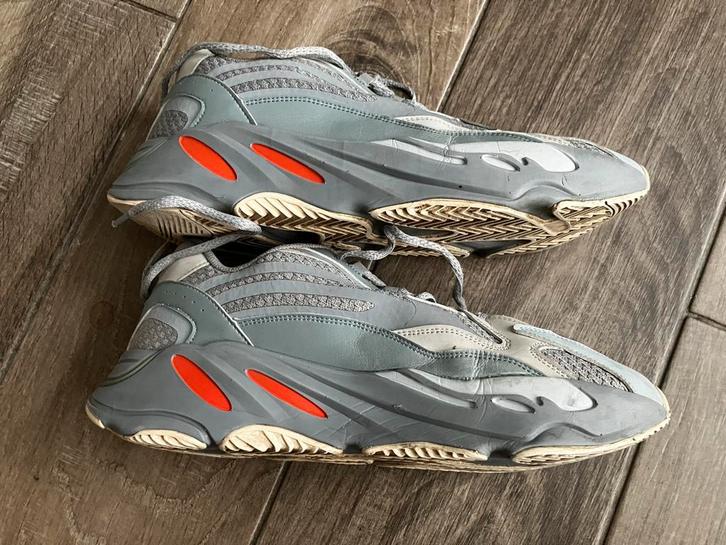 Adidas Yeezy Boost 700 Inertia. maat 44 2/3, Kleding | Heren, Schoenen, Zo goed als nieuw, Sneakers of Gympen, Overige kleuren