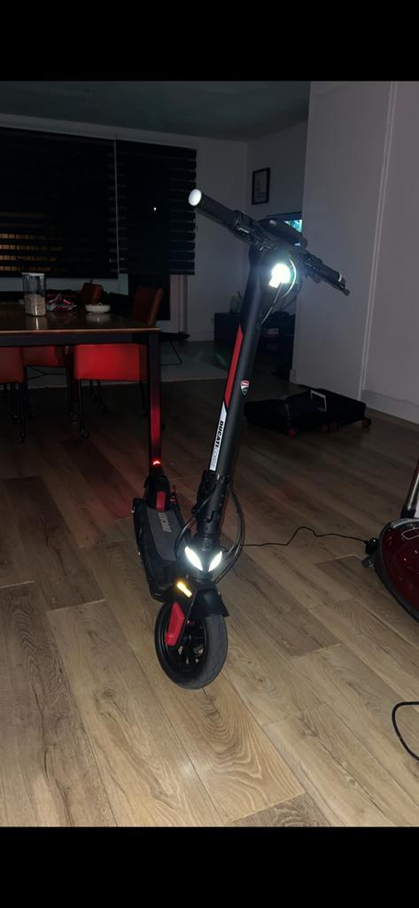 Dicati steppen (BESCHRIJVING!), Fietsen en Brommers, Steps, Gebruikt, Elektrische step (E-scooter), Ophalen