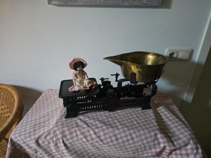 Antieke Weegschaal met Koperen Bak, Antiek en Kunst, Antiek | Overige Antiek, Ophalen