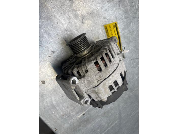 Dynamo van een Mercedes E-Klasse, Auto-onderdelen, Motor en Toebehoren, Mercedes-Benz, Gebruikt, 3 maanden garantie, Ophalen of Verzenden